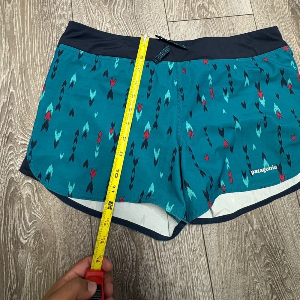 Patagonia Teal and Black Arrow Print Shorts - Picture 3 of 8